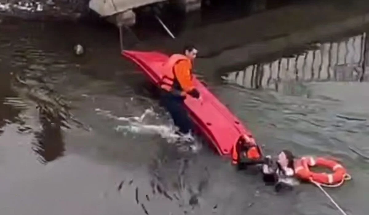 Девушку спасли после ее прыжка с моста в Астане (ВИДЕО)