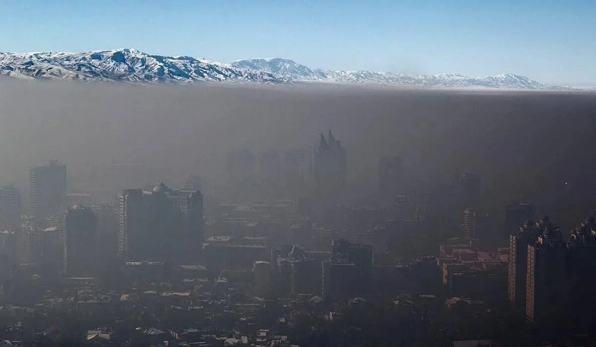 «Город живет под серым куполом смога»: депутат Мажилиса требует вернуть чистый воздух Алматы