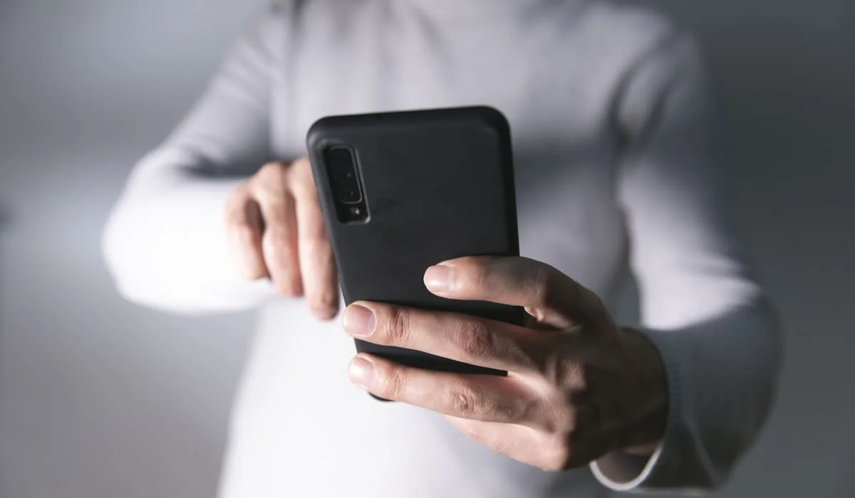 «Вы выиграли iPhone 17»: на радостях житель Актобе потерял 1,5 млн тенге