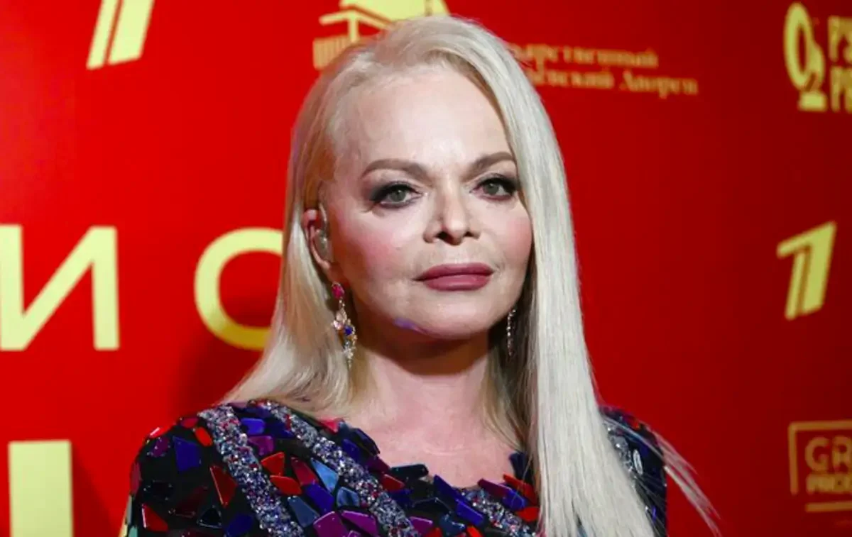 Лариса Долина пообещала вернуть все деньги покупательнице ее квартиры