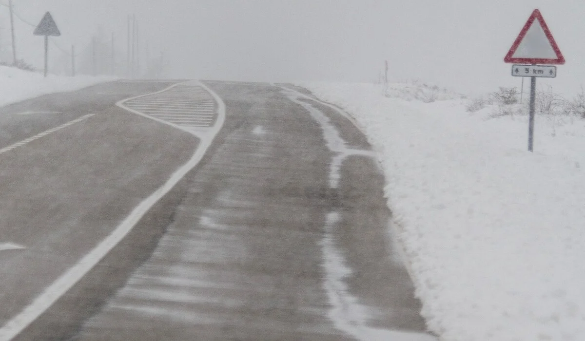 Ограничения из-за непогоды ввели на трассах в двух регионах Казахстана