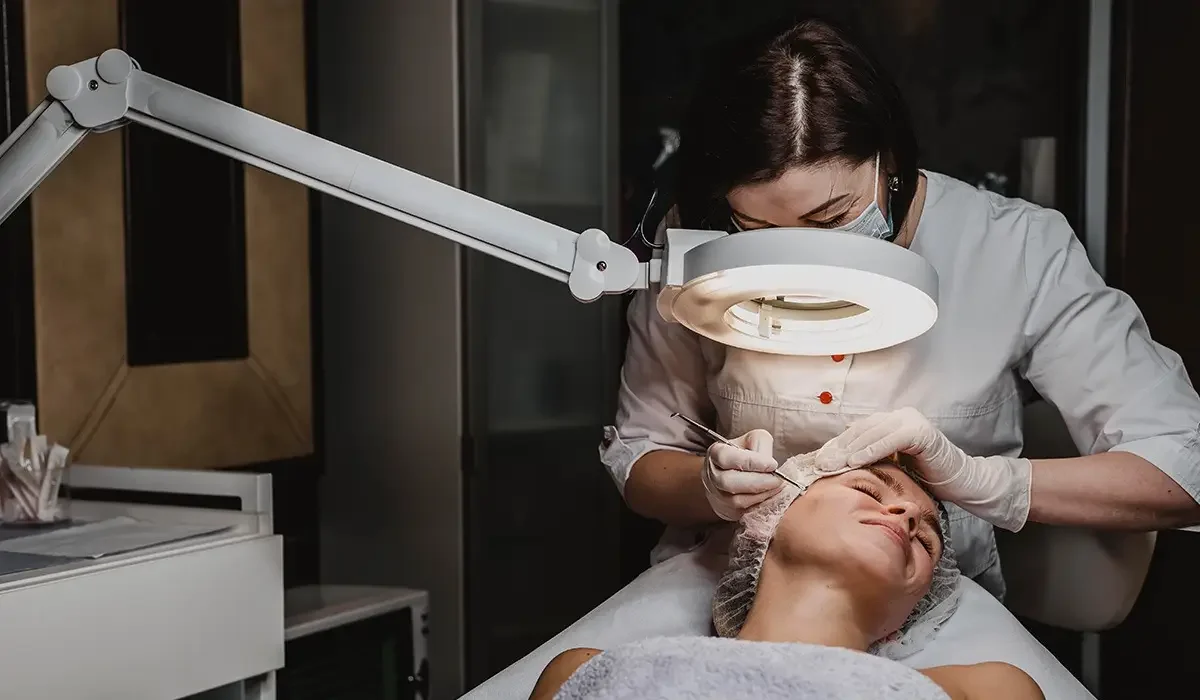 Казахстанка посетила салон красоты и вернула 1,2 млн тенге за оказанную ей услугу