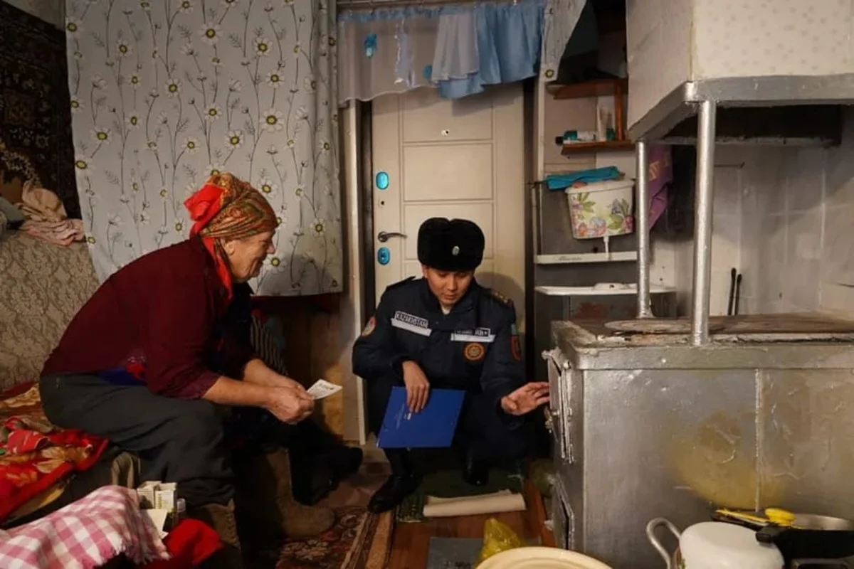 Штормовое предупреждение в ВКО: спасатели напомнили правила пожарной безопасности