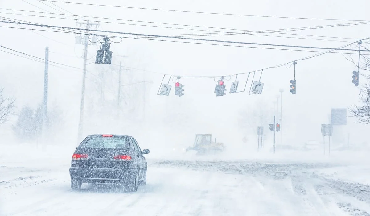 Сильный снегопад спровоцировал 93 ДТП в Астане: полиция обратилась к водителям