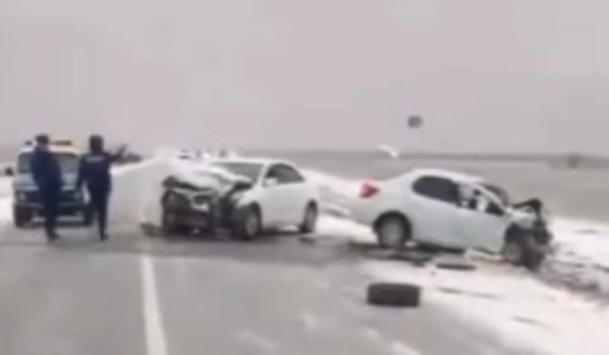 Toyota и Renault столкнулись в Актюбинской области: один человек погиб (ВИДЕО)