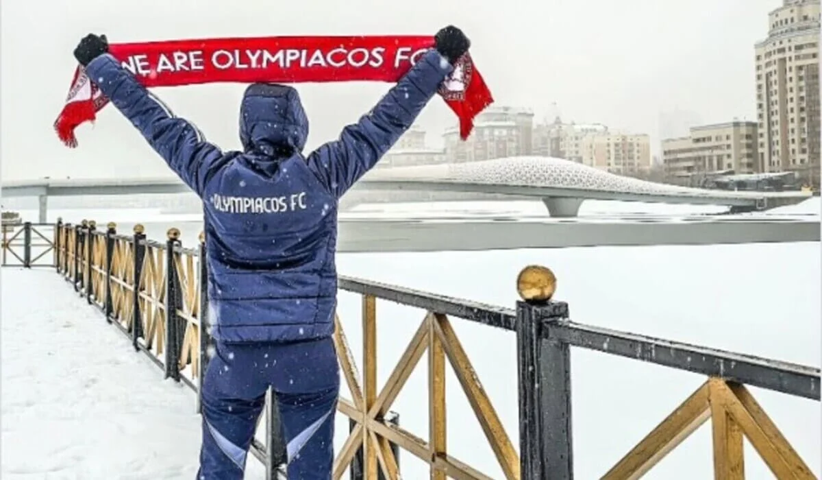 «Олимпиакос» поприветствовал Казахстан после прилета на матч с «Кайратом»