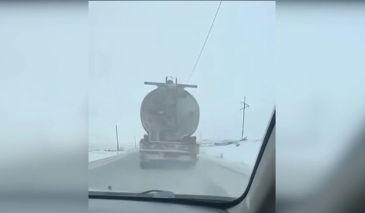 Пьяный водитель цистерны с 22 тоннами топлива пытался скрыться от полицейских в ВКО (ВИДЕО)