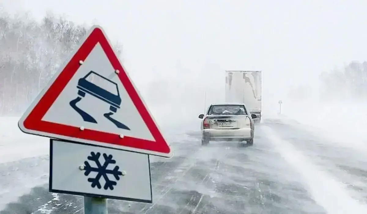 Ограничение движения транспорта ввели на дорогах в двух областях Казахстана