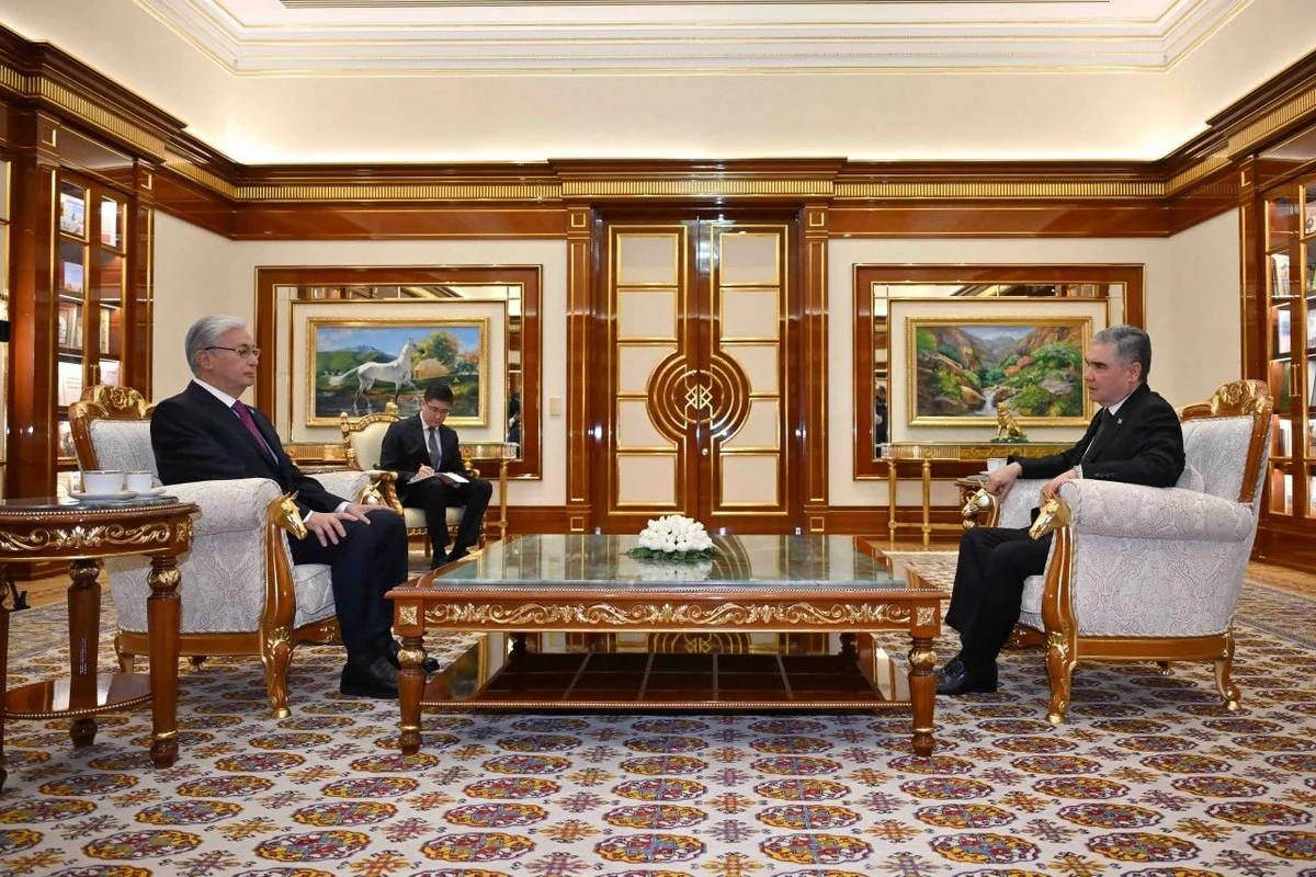 Касым-Жомарт Токаев прибыл в Ашхабад