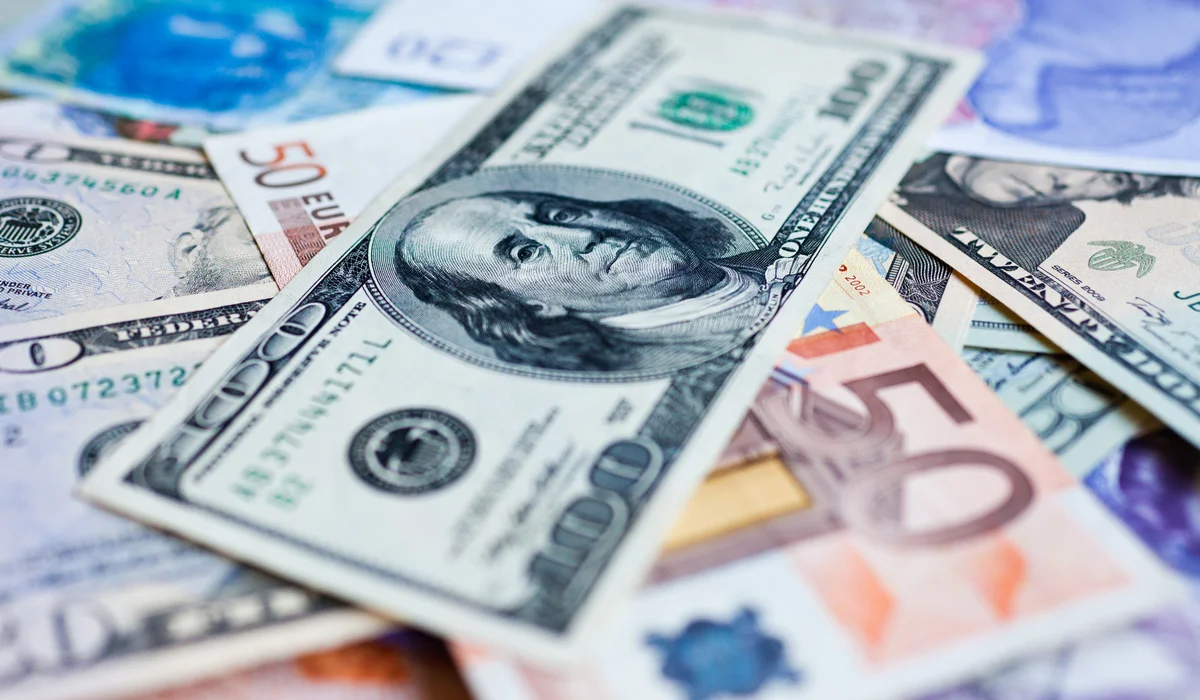 Вывоз валюты более чем на 1 млн долларов пресекли в аэропорту Астаны