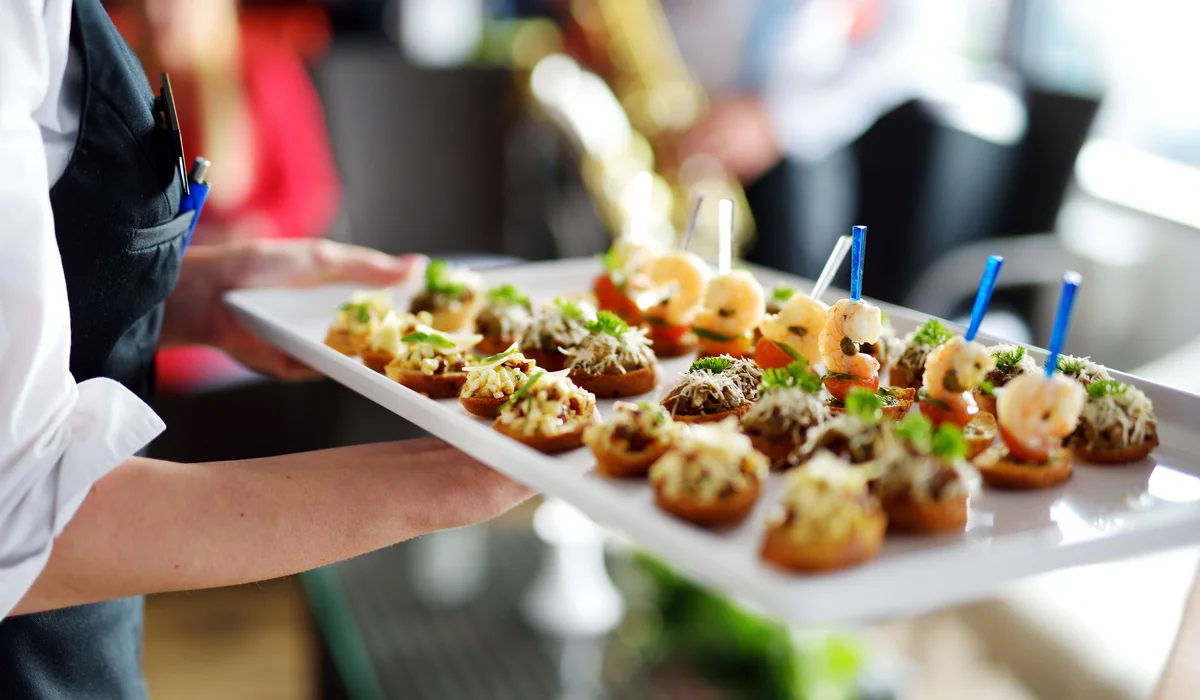 Ресторатор из Павлодара избежал наказания после массового отравления