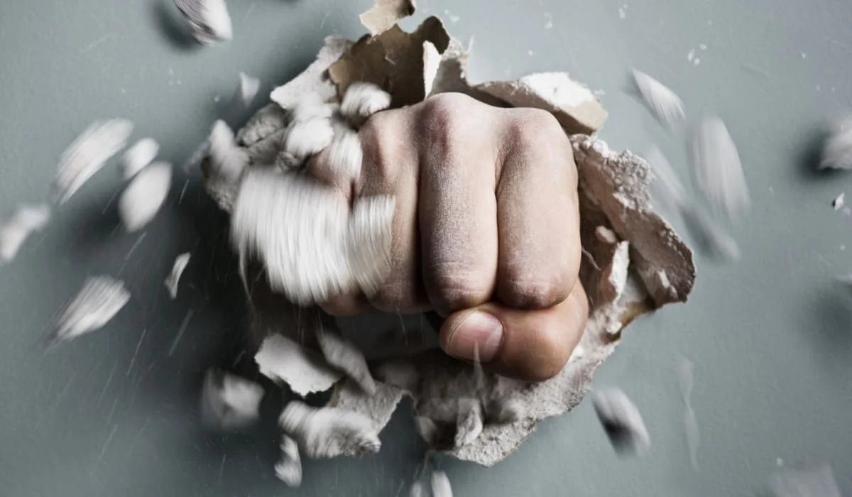 Громили, ломали, портили: 3,3 тысячи вандалов наказали в Астане