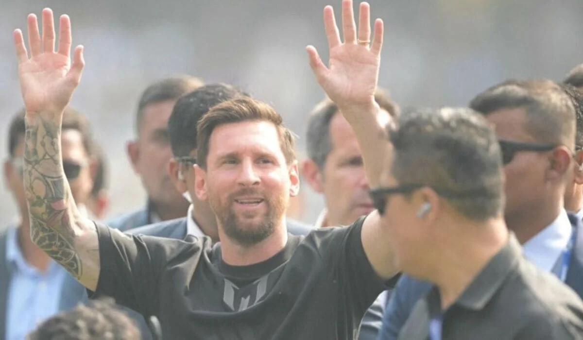 Организатора тура Месси в Индии арестовали после беспорядков на стадионе (ВИДЕО)