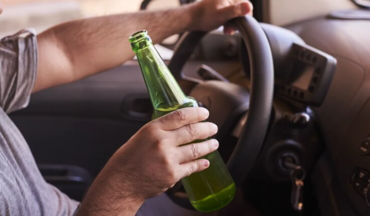 Скандал в Экибастузе: чиновника поймали пьяным за рулем авто бизнес-класса