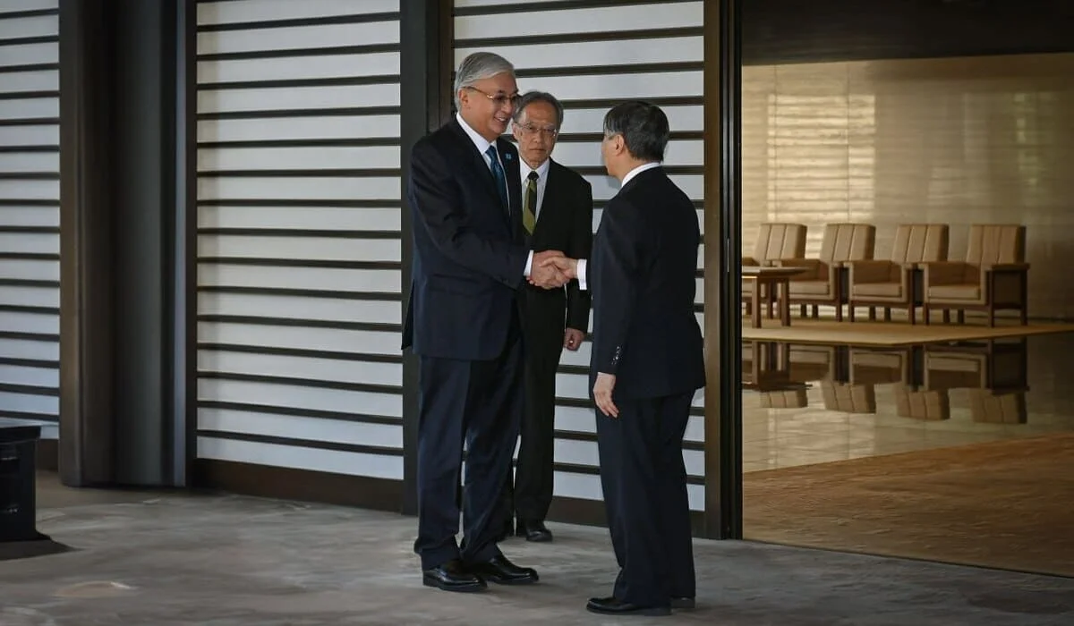 Токаев и император Нарухито тепло попрощались после встречи (ВИДЕО)