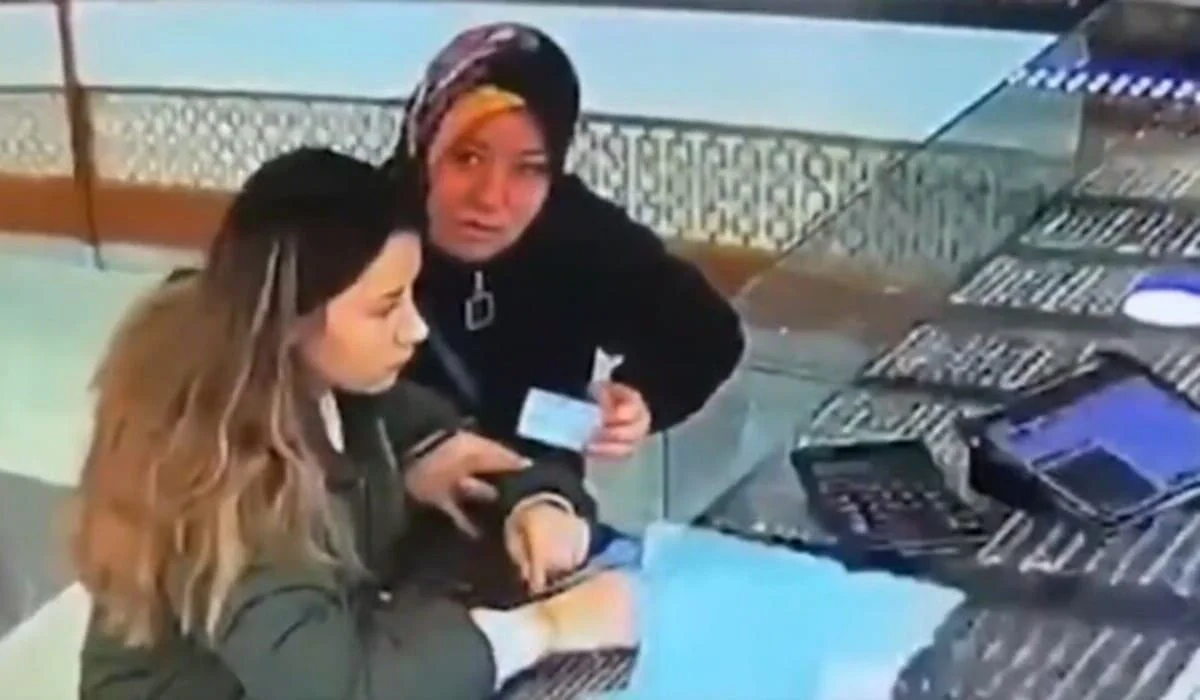 Цена золота довела женщину до обморока в Турции (ВИДЕО)