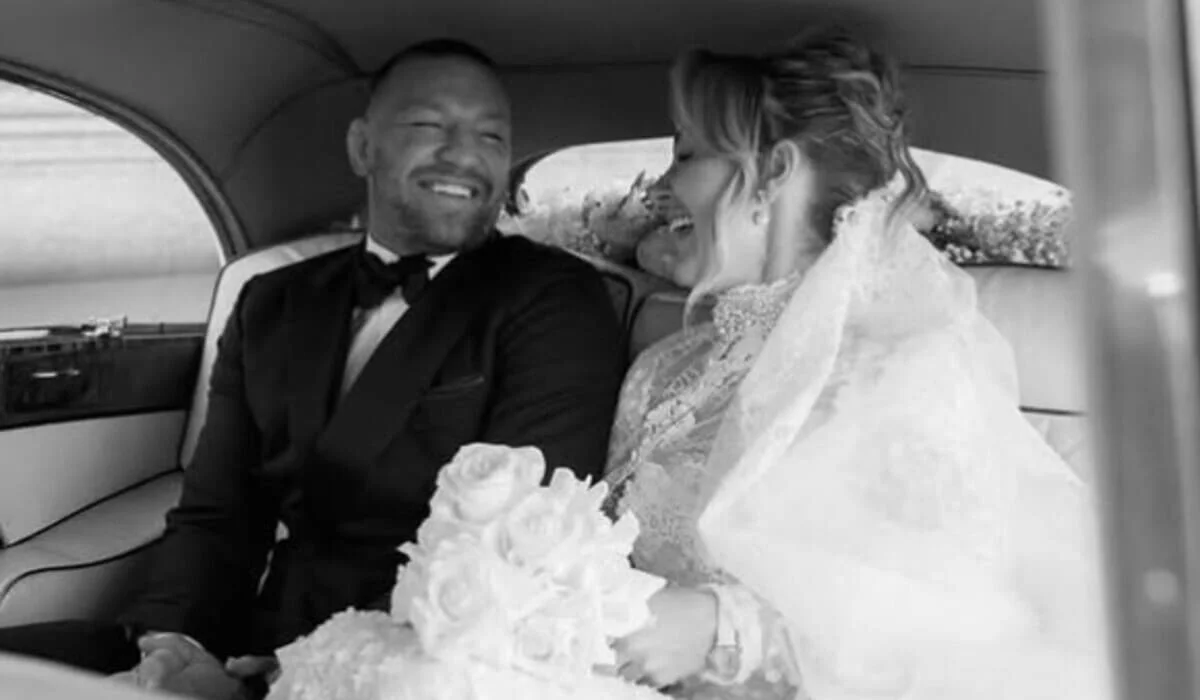 Конор Макгрегор женился после 17 лет отношений