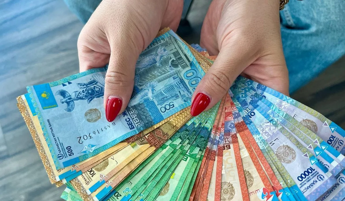 Руководитель ДК выплатила зарплату посторонним на 2,6 млн тенге в Акмолинской области