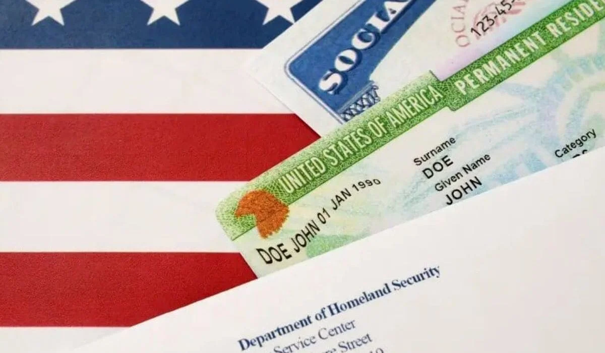 США временно приостановили иммиграционную лотерею грин-карт