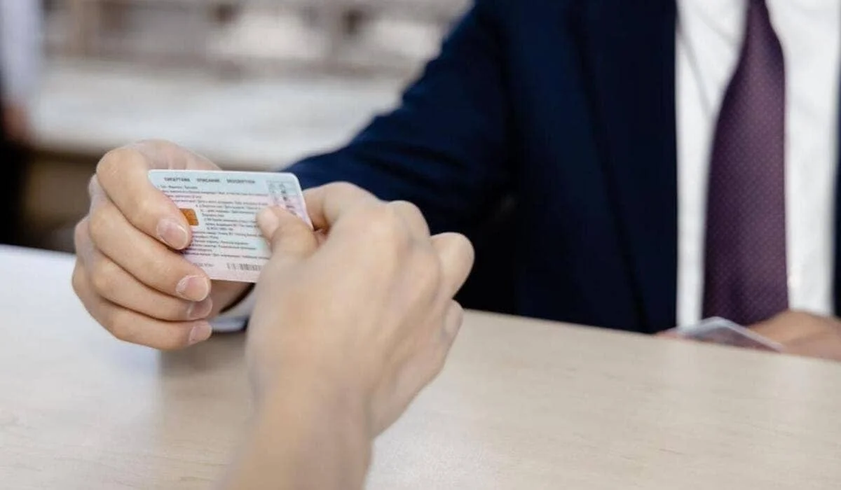 Водителям нужно заранее менять права в Казахстане? Комментарий МВД