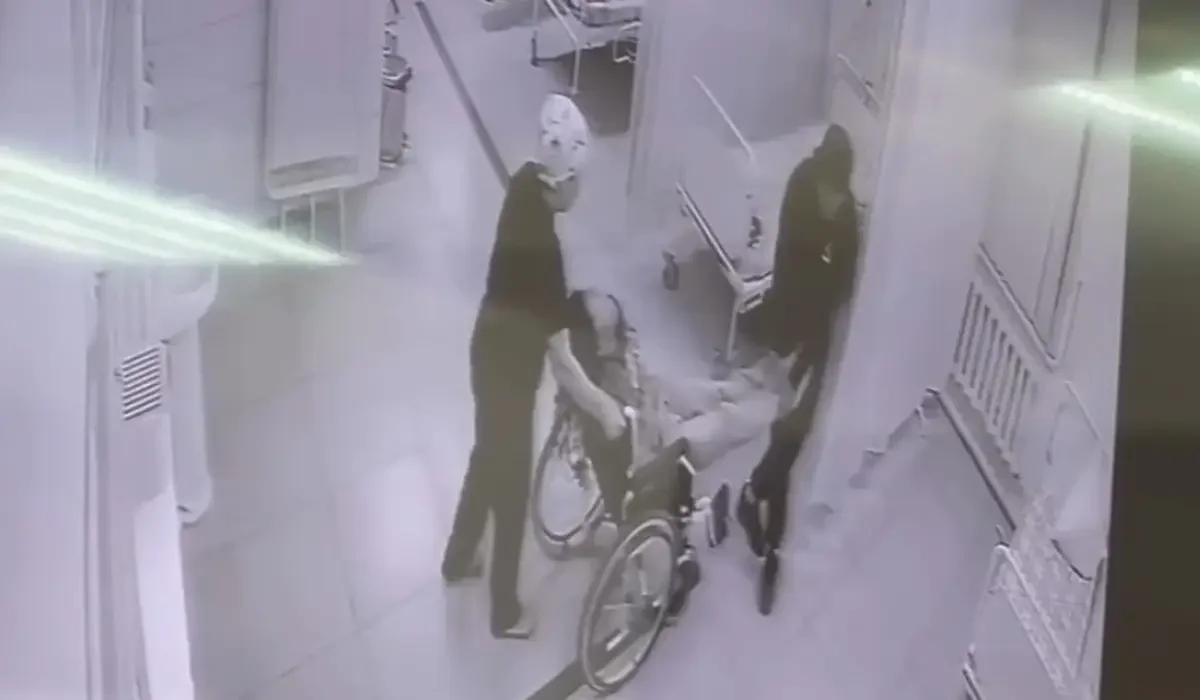 Шокирующее видео из больницы с погибшей Айзат Жумановой показали в суде