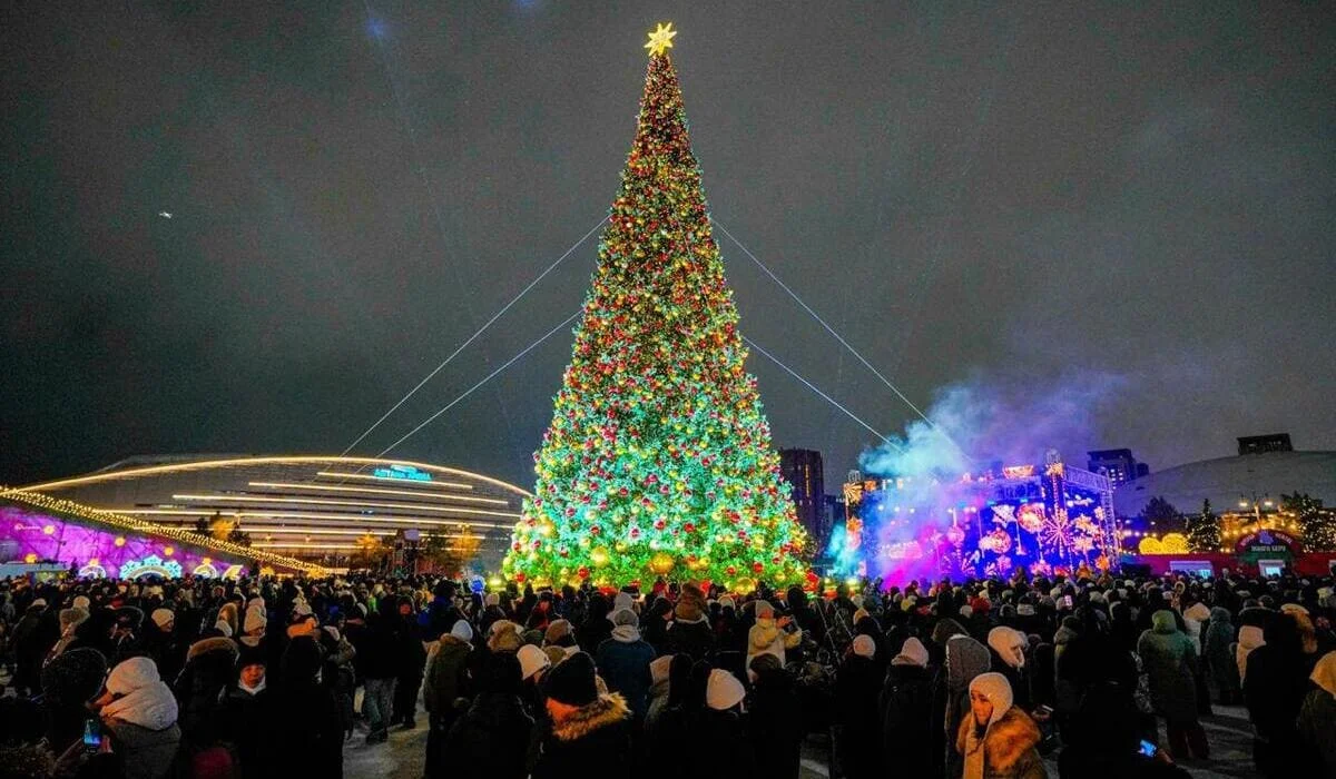 В Астане зажглись больше 40 новогодних елок (ФОТО, ВИДЕО)