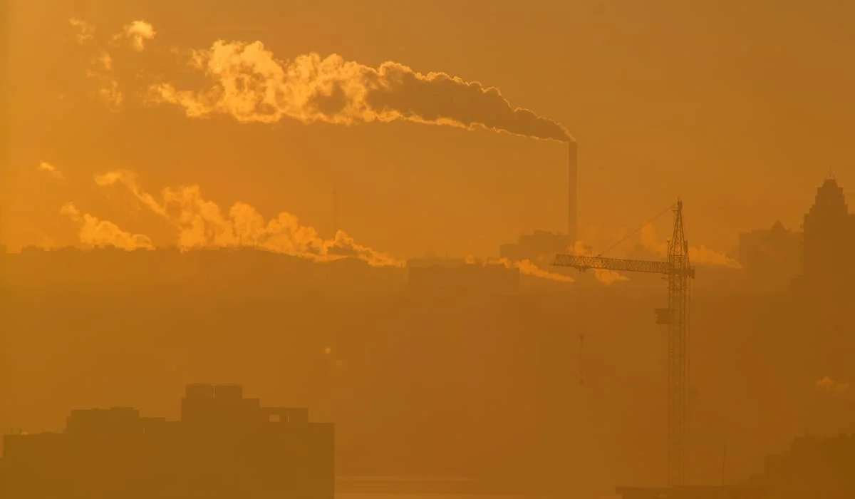 Сильное загрязнение воздуха ожидается в трех городах Казахстана