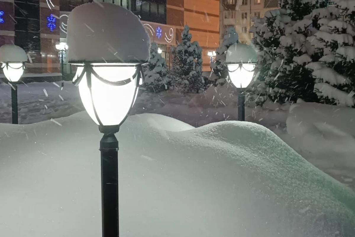 Штормовое предупреждение по всему Казахстану на 22 декабря: снег, метель и гололед