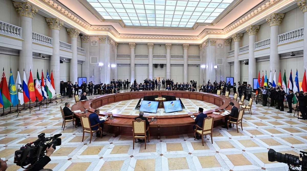 Внедрить технологию ИИ в основные сферы деятельности ЕАЭС предложил президент Казахстана