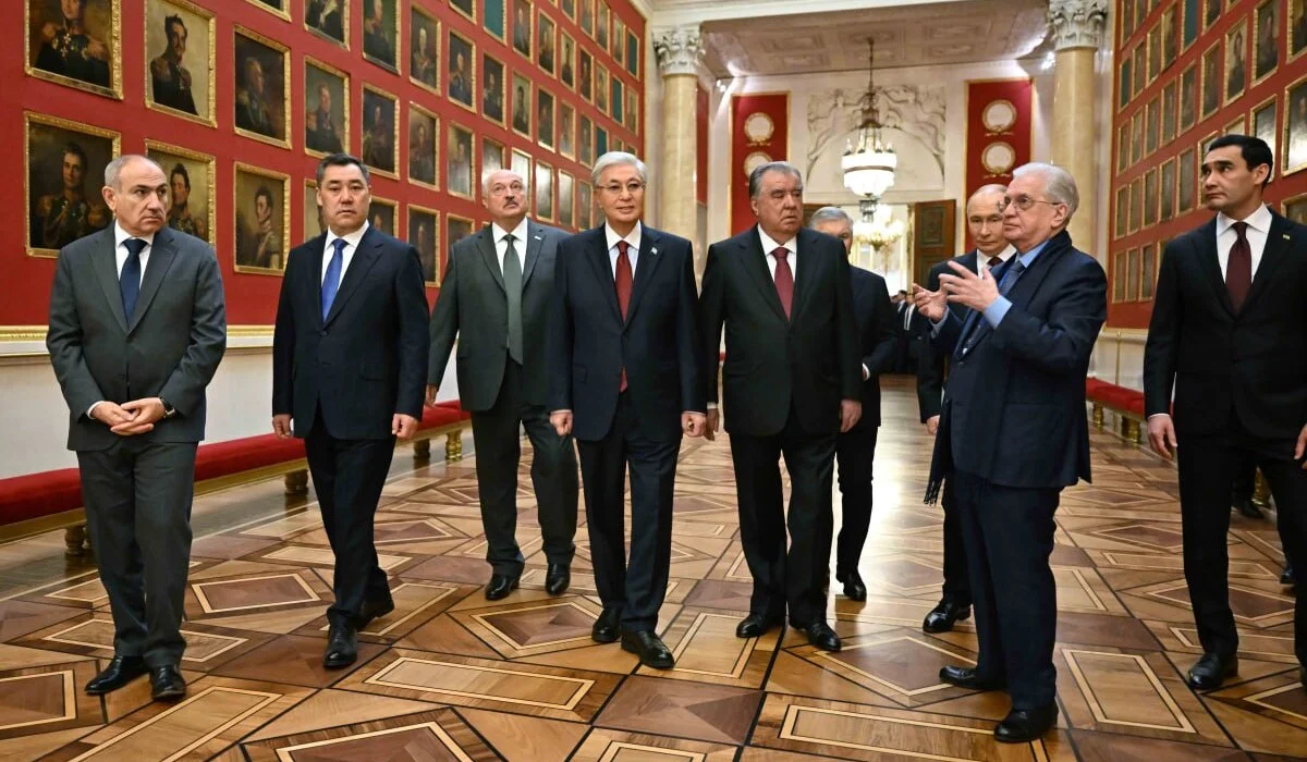 Токаев и лидеры СНГ посетили Эрмитаж в Санкт-Петербурге