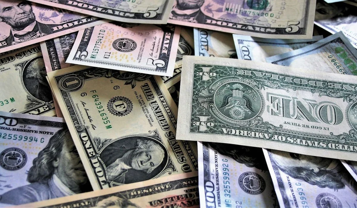 Курс доллара на KASE снизился до 515 тенге