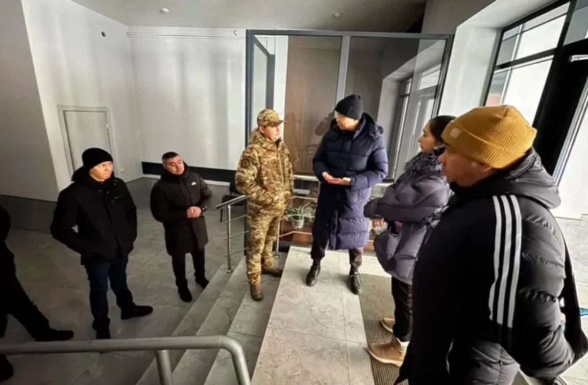 «Нет контроля»: пожар в многоэтажке Костаная оставил 40 семей без электричества