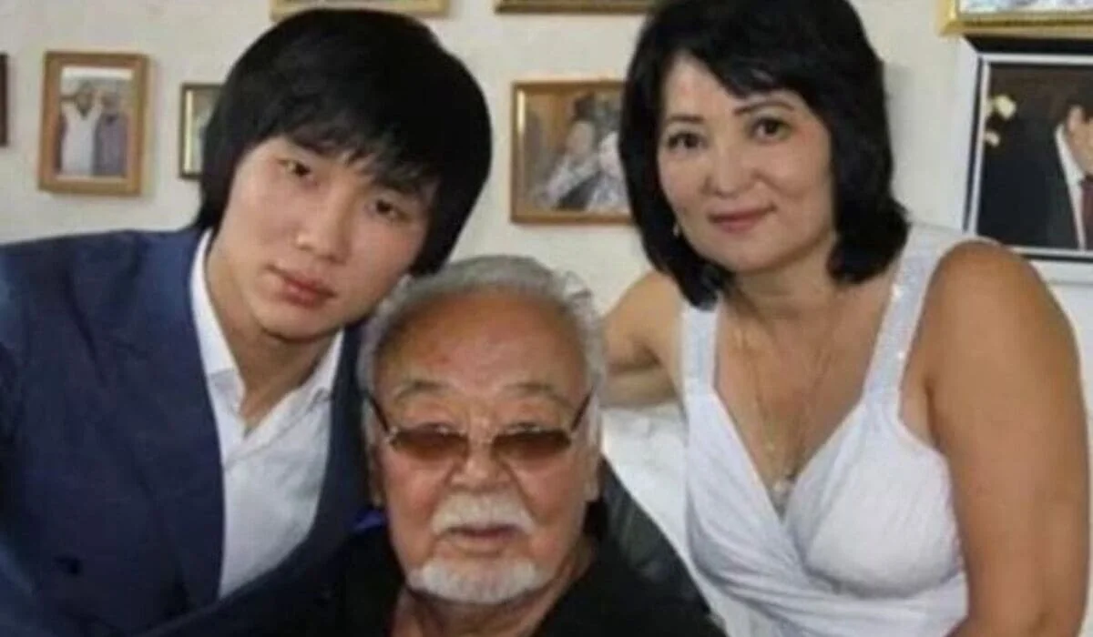 Кайрат Нуртас почтил память Асанали Ашимова трогательным обращением