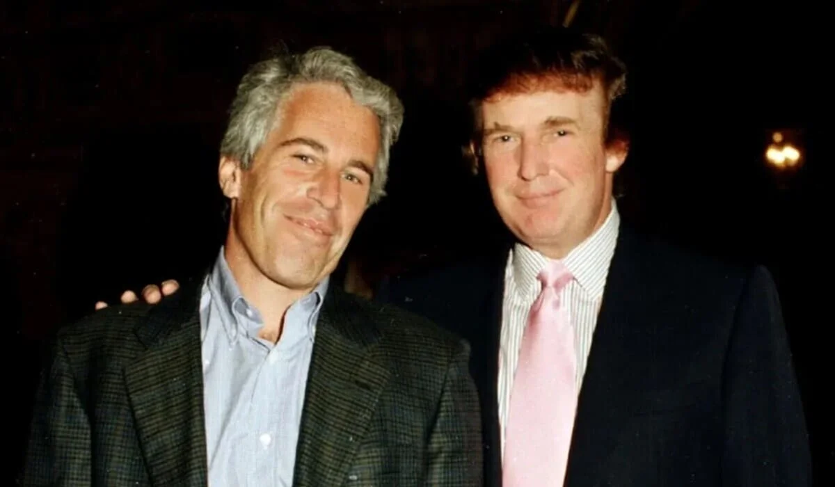 Трамп летал на «лолита-экспрессе» Эпштейна гораздо чаще, чем считалось раньше