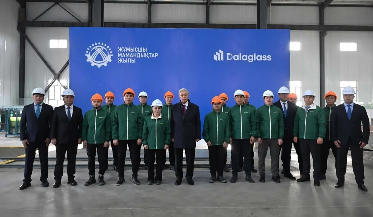 Токаев пожелал успехов работникам завода в Таразе