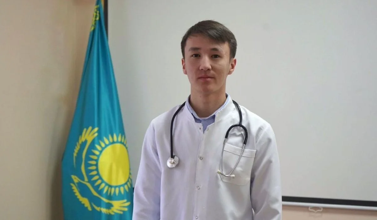 Остановил на краю: фельдшер спас мужчину на улице в Атырау