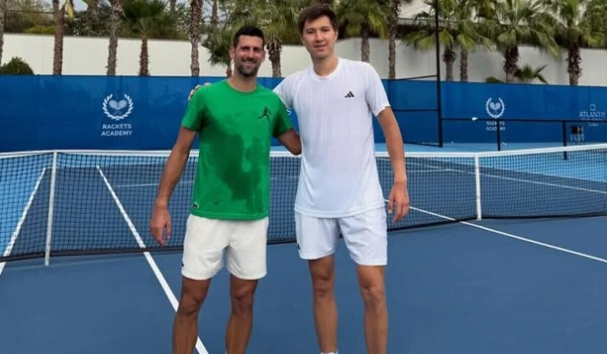 Казахстанский теннисист провел тренировку с Новаком Джоковичем (ВИДЕО)
