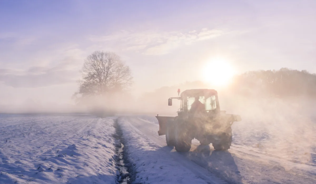 Трагедия в Акмолинской области: рабочий погиб под колесами трактора