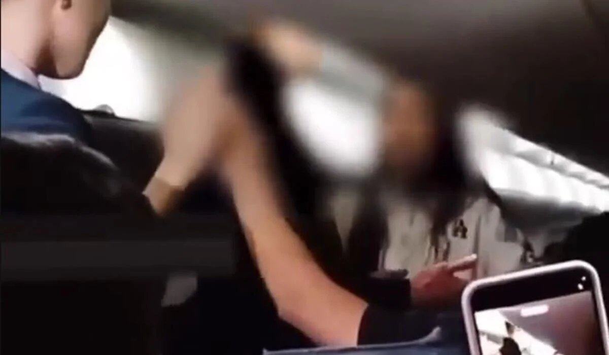 Набросилась на бортпроводников: пассажирка рейса Астана – Новосибирск предстала перед судом