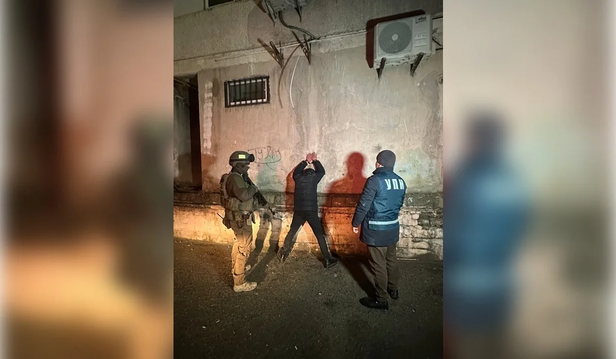 Наркокурьеры попали в ДТП и пытались скрыться от полиции пешком в Актау