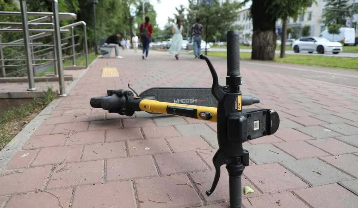 Новые правила для электросамокатов, скрытие лица: Токаев подписал три закона