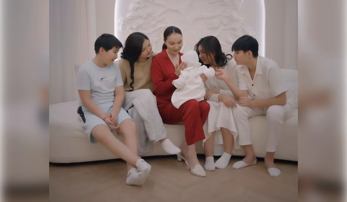 «Почему нет Кайрата?»: новогоднее поздравление Жулдыз Абдукаримовой вызвало дискуссию в Казнете