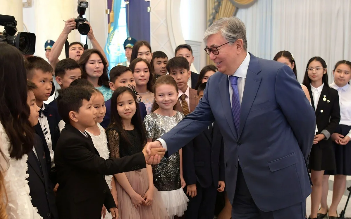 Токаев обратился к молодежи и детям: «Вы живете в эпоху огромных возможностей»