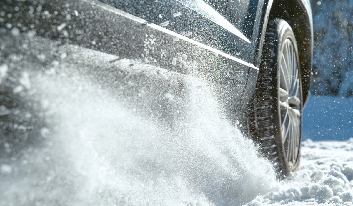 Спасатели вызволили водителя грузовика из снежного заноса в Мангистау