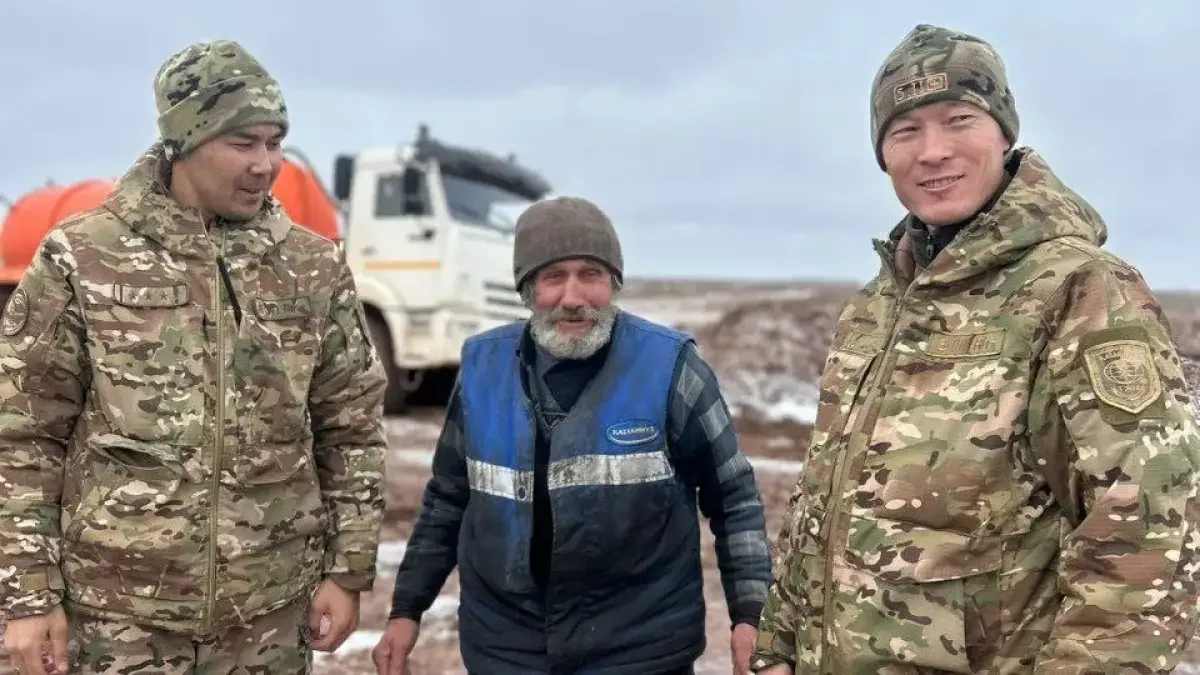 Разошлись пешком и заблудились: двух пропавших мужчин спасти в области Улытау