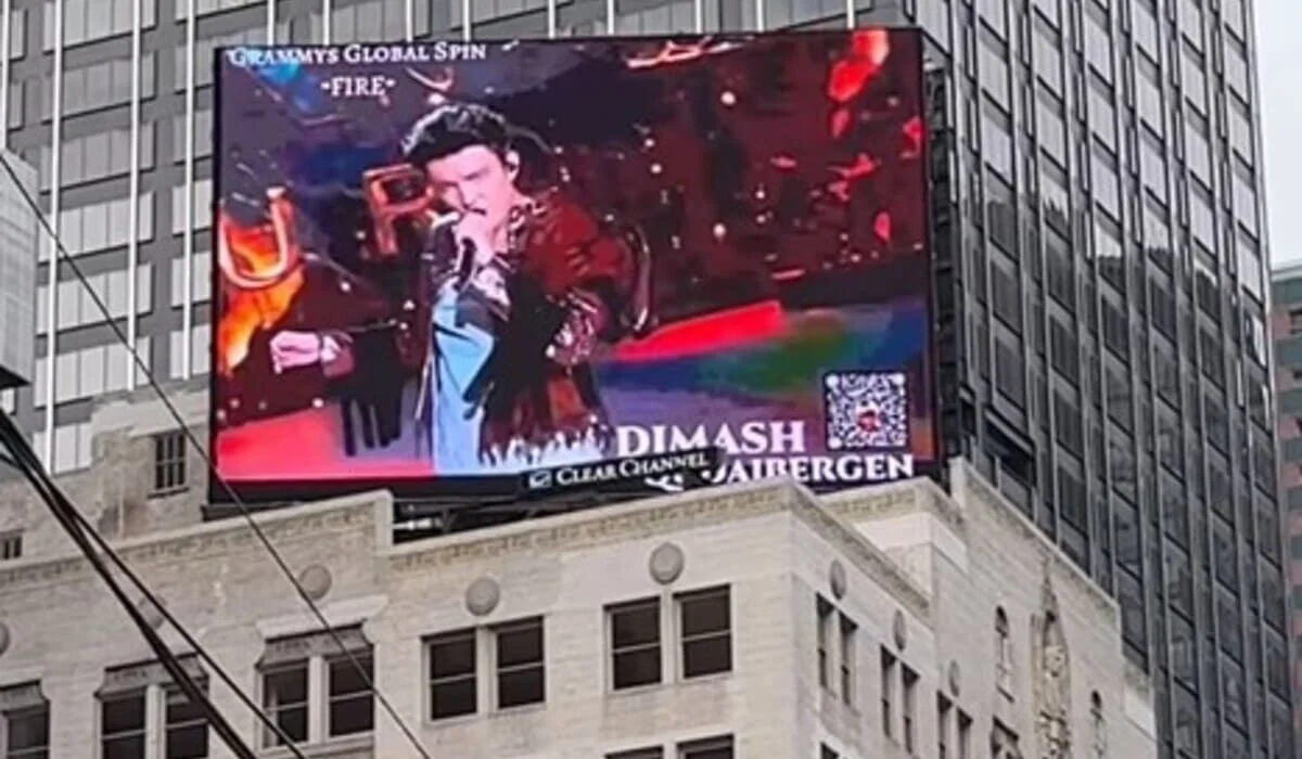 Димаш Кудайберген появился на экранах Times Square в новогоднюю ночь