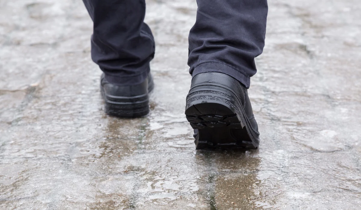 Метель, гололед и ветер: спасатели обратились к жителям Астаны