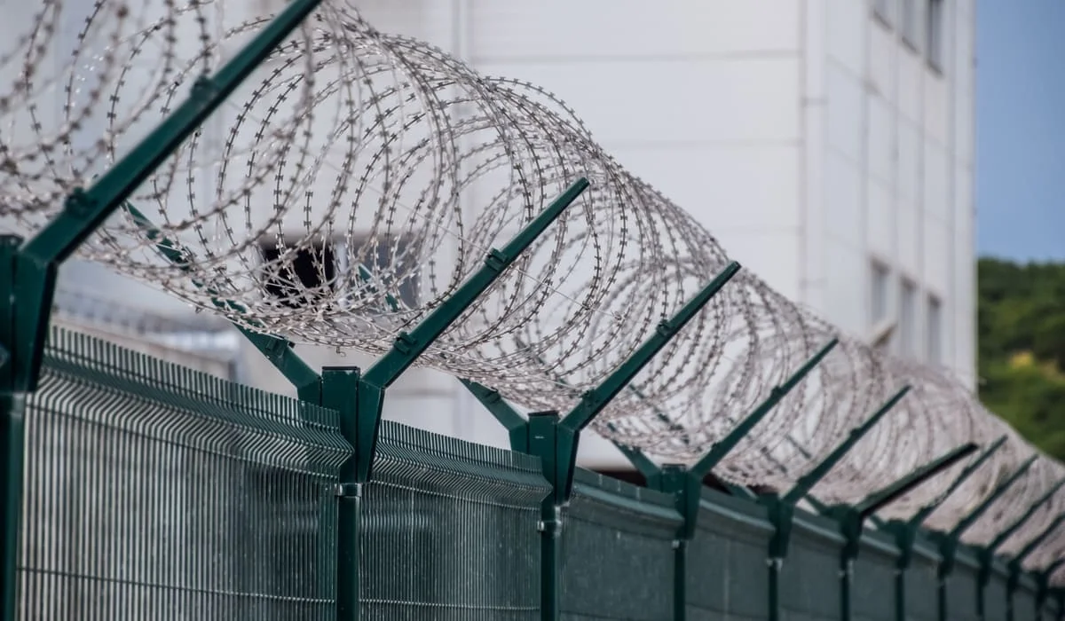 Сколько осужденных казахстанцев освободили по амнистии в честь 30-летия Конституции