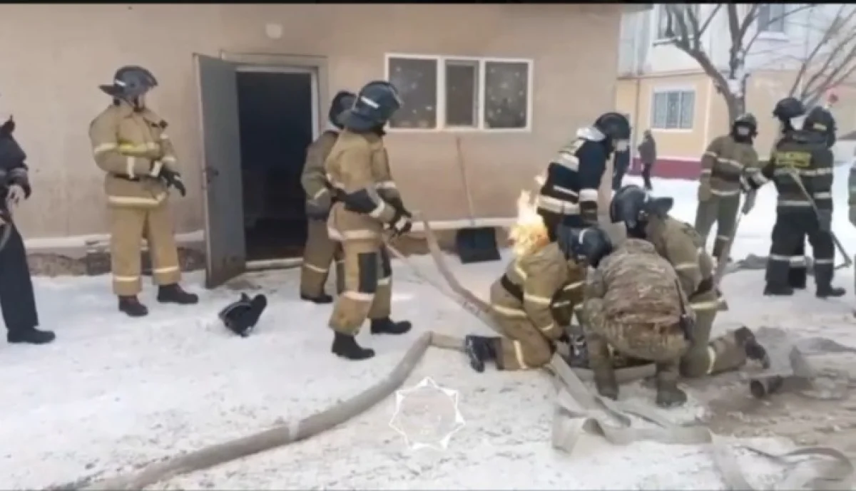 Пожар после хлопка газового баллона произошел в столовой в Астане (ВИДЕО)