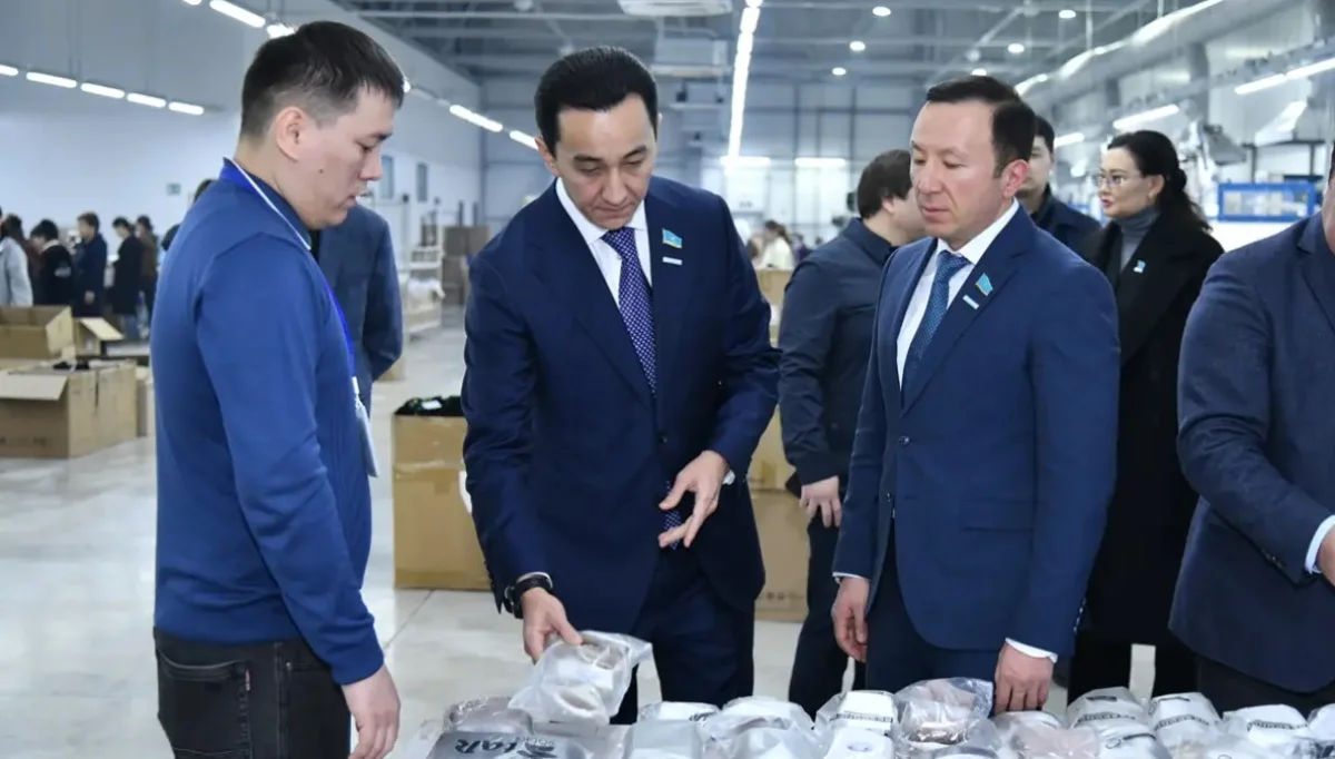 Текстильное производство в Шымкенте посетили депутаты